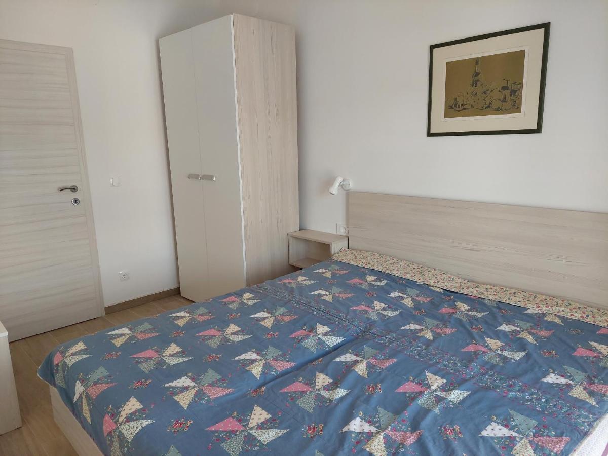 Apartments Dora, With A Beautiful View Of The Bay, Near The Sea And Center Vrboska Eksteriør bilde