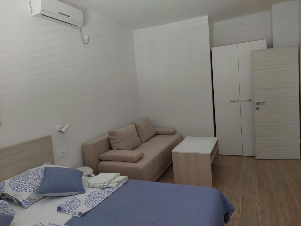 Apartments Dora, With A Beautiful View Of The Bay, Near The Sea And Center Vrboska Eksteriør bilde