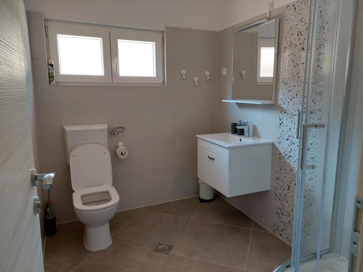 Apartments Dora, With A Beautiful View Of The Bay, Near The Sea And Center Vrboska Eksteriør bilde