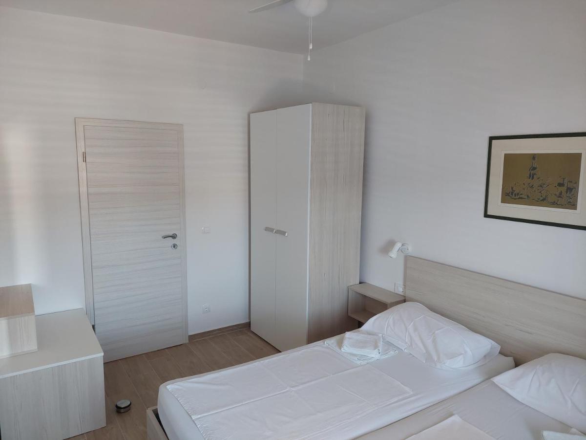 Apartments Dora, With A Beautiful View Of The Bay, Near The Sea And Center Vrboska Eksteriør bilde