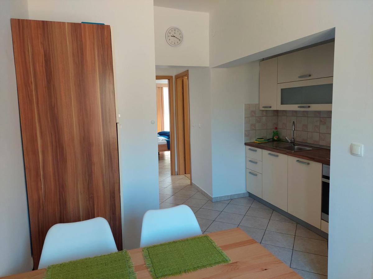 Apartments Dora, With A Beautiful View Of The Bay, Near The Sea And Center Vrboska Eksteriør bilde