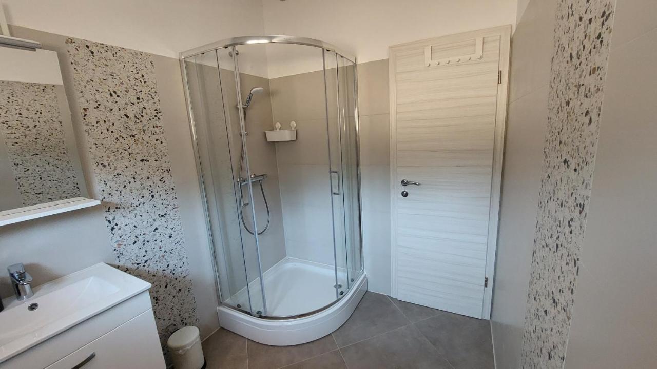 Apartments Dora, With A Beautiful View Of The Bay, Near The Sea And Center Vrboska Eksteriør bilde