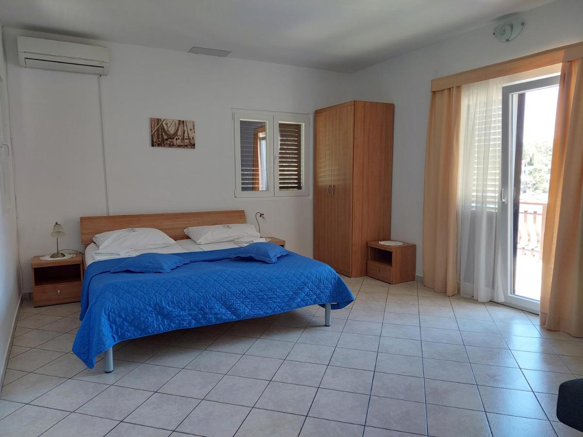 Apartments Dora, With A Beautiful View Of The Bay, Near The Sea And Center Vrboska Eksteriør bilde