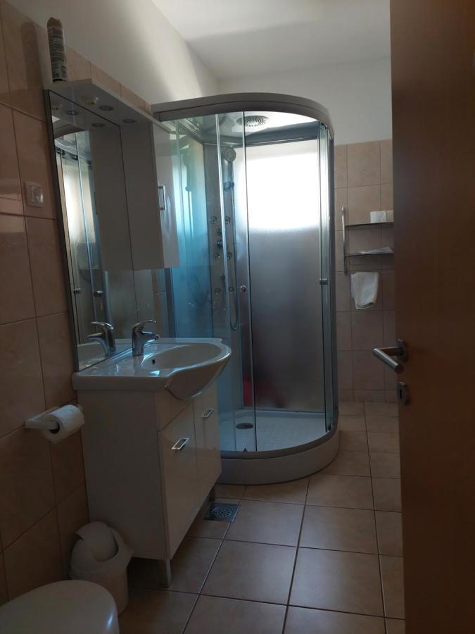 Apartments Dora, With A Beautiful View Of The Bay, Near The Sea And Center Vrboska Eksteriør bilde