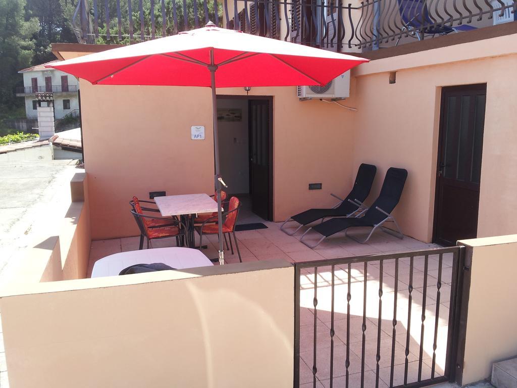 Apartments Dora, With A Beautiful View Of The Bay, Near The Sea And Center Vrboska Eksteriør bilde