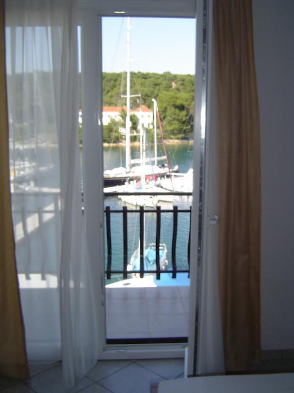 Apartments Dora, With A Beautiful View Of The Bay, Near The Sea And Center Vrboska Rom bilde