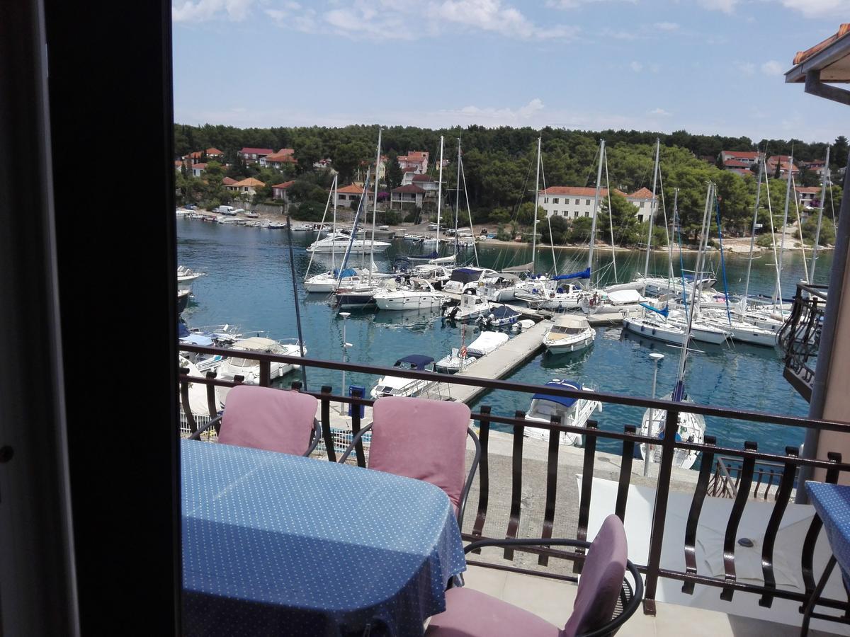 Apartments Dora, With A Beautiful View Of The Bay, Near The Sea And Center Vrboska Rom bilde