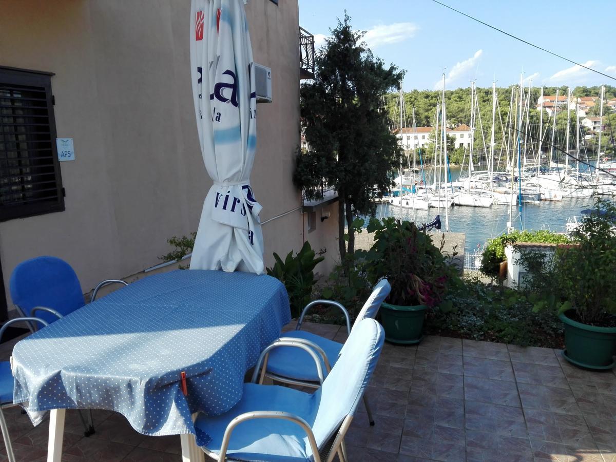 Apartments Dora, With A Beautiful View Of The Bay, Near The Sea And Center Vrboska Rom bilde